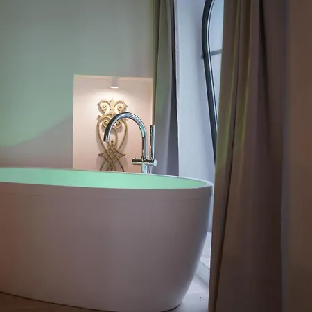 Il Biancospino - Graziosa Dimora Con Vasca In 오스투니